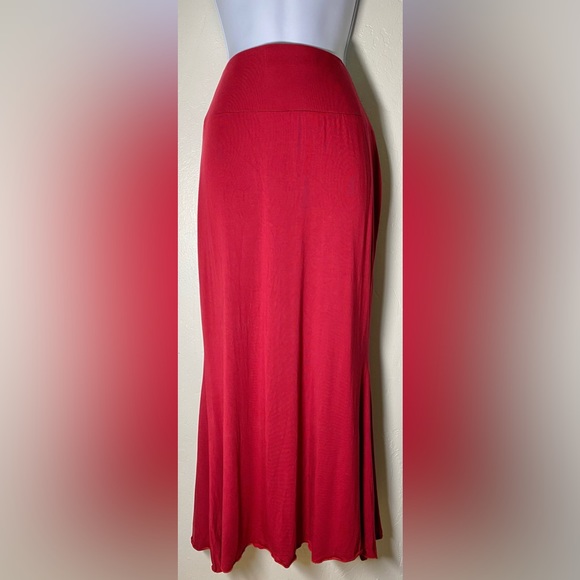 Women’s Red Maxi skirt 💃🏻 - Picture 1 of 5